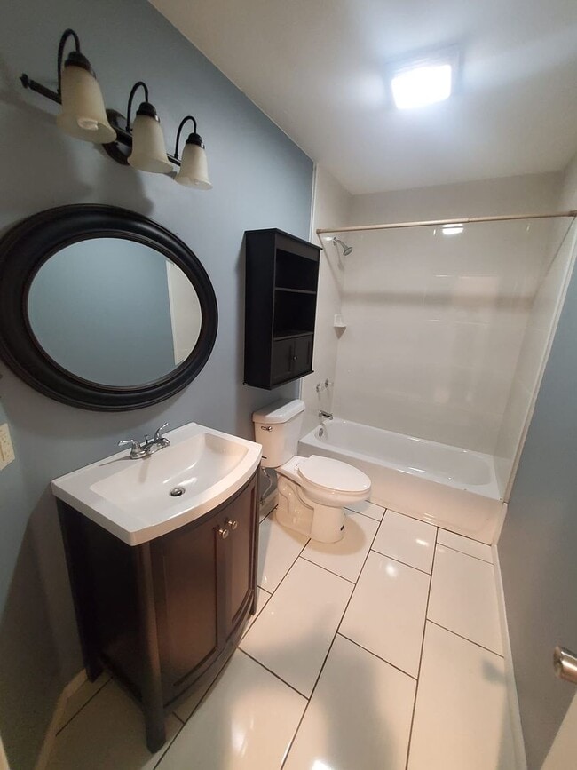 Primary Photo - 1309 W Villa St