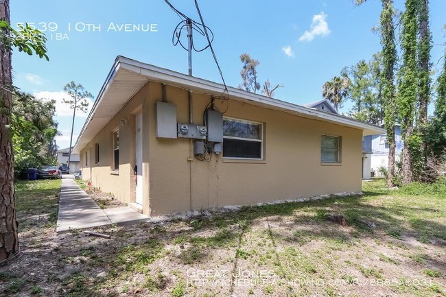 Building Photo - RECENTLY RENOVATED DUPLEX IN PINE MANOR!!!
