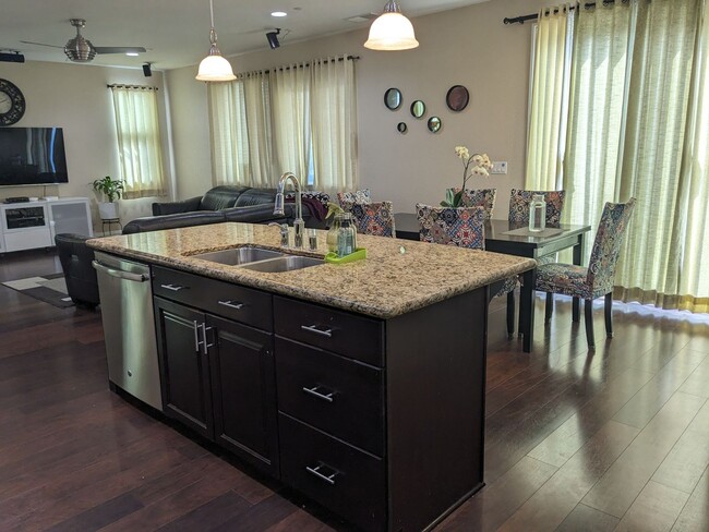 Building Photo - Lovely 4 Bedroom Blackstone Home