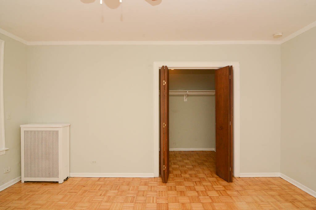 Building Photo - 742 W Belmont Ave