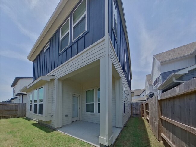 Building Photo - 9835 Willow Creek Commerce Dr