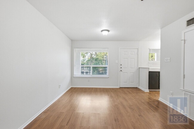 Building Photo - 1514 Parker Ln