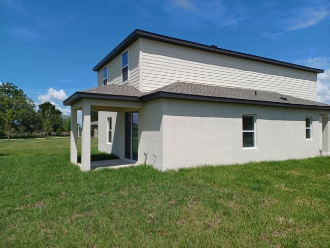 Building Photo - *** 2 WEEKS FREE RENT ***  5 bedroom 3.5 b...