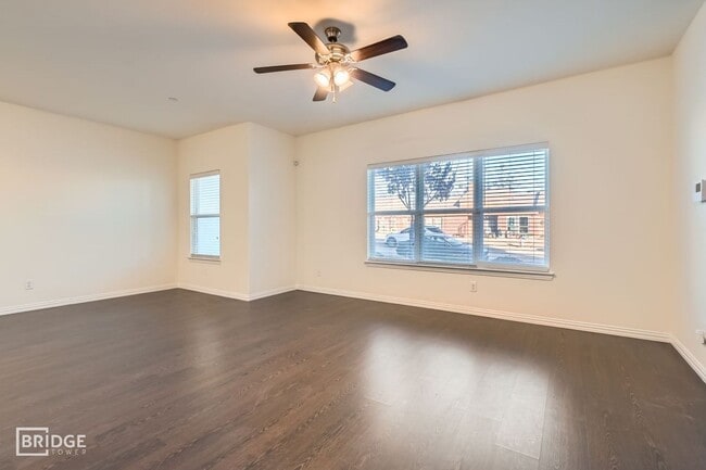 Building Photo - 1341 Lakecrest Ln