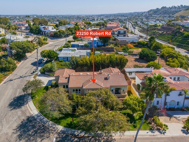 Building Photo - Beautifully Renovated Torrance Home!