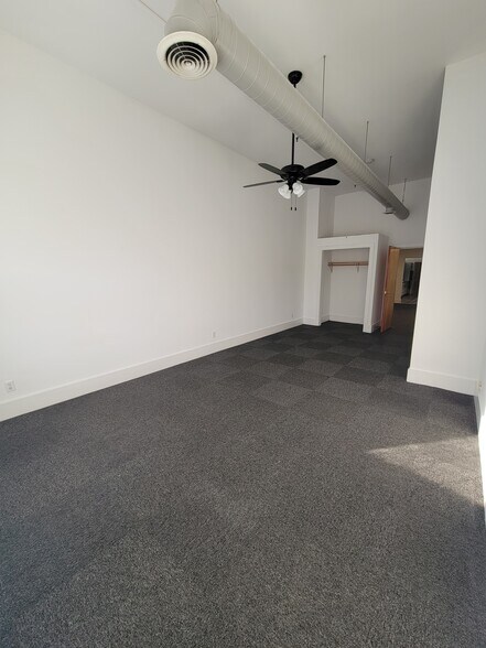 Building Photo - 122 N 3rd St