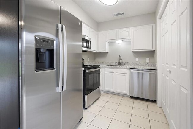 Building Photo - 40665 Ranch Rd