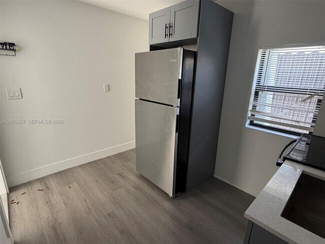 Building Photo - 628 SW 21st Ave