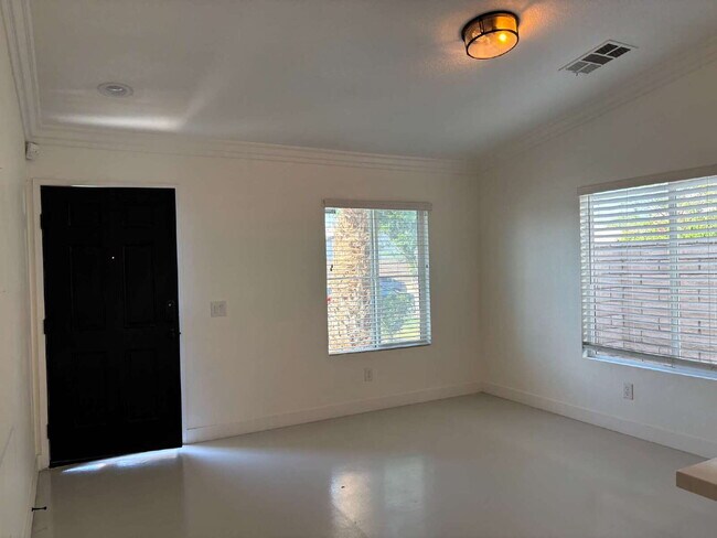Building Photo - Coachella 4 Bedrooms Stunner