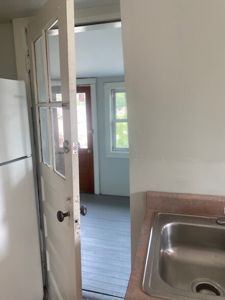 Building Photo - 1108 W 4th St