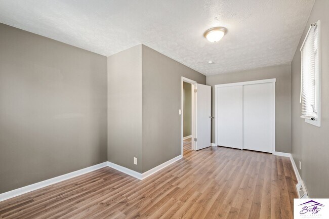 Building Photo - 3012/3014 Menke Cir