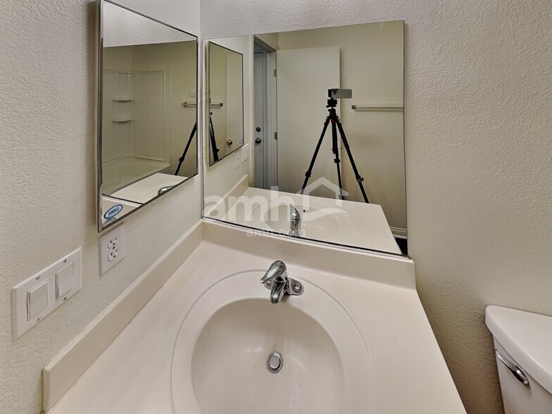 Building Photo - 5283 Railroad River Ave