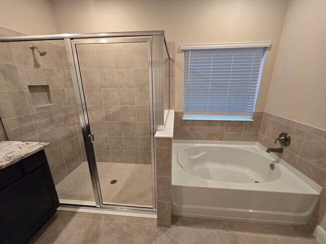Building Photo - Welcome to the beautiful Finley Woods comm...
