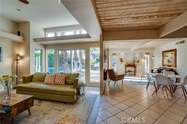 Building Photo - 576 E Desert Holly Cir