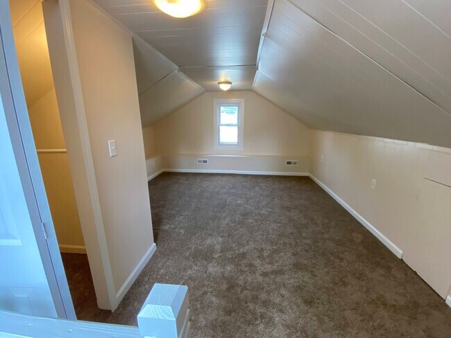 Building Photo - 35807 Schley Ave