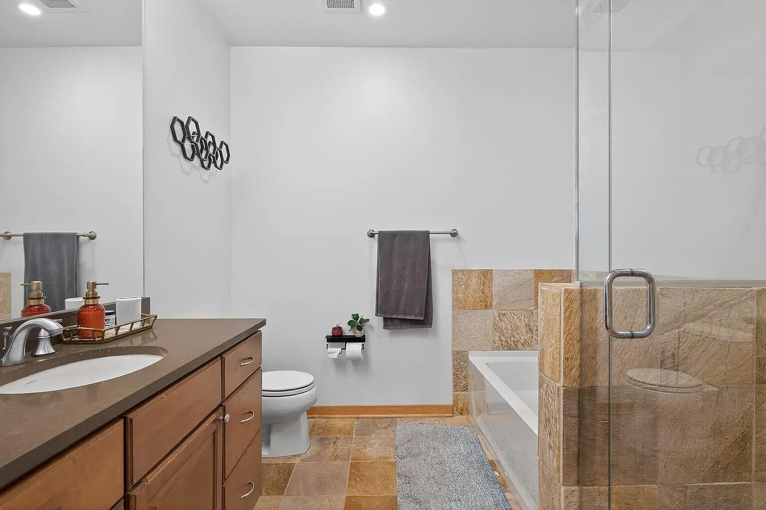 Building Photo - 3104 W Lake St