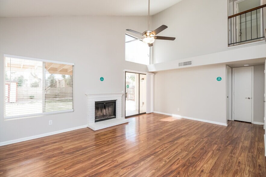 Building Photo - 841 E Manor Dr