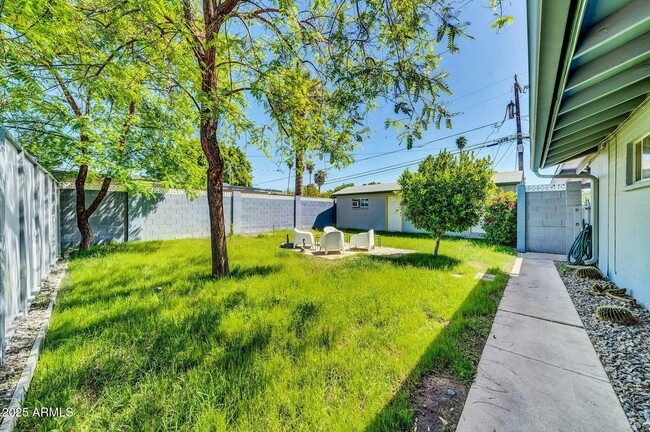 Building Photo - 6221 N 13th Pl