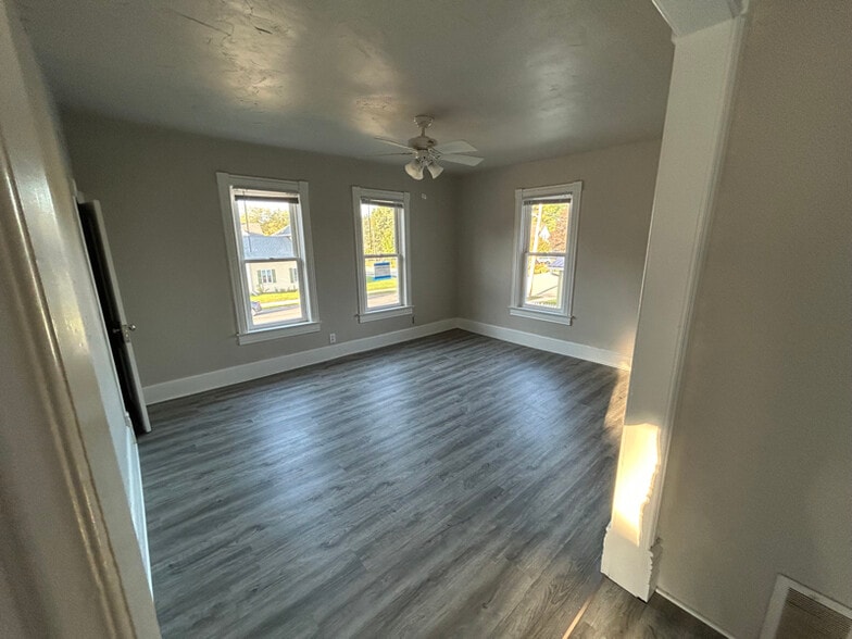 Primary Photo - 406 W 5th St