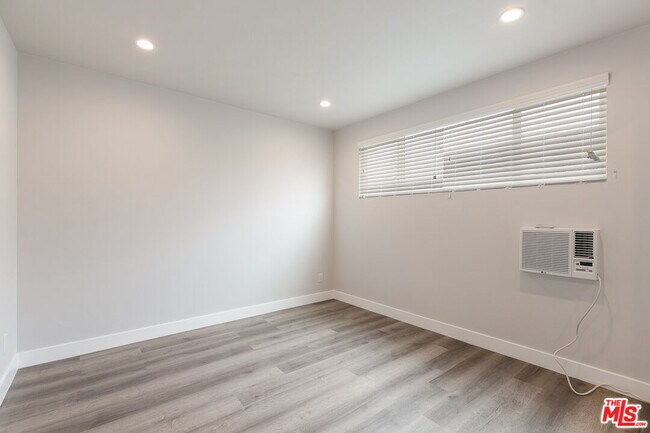 Building Photo - 2401 S Sycamore Ave