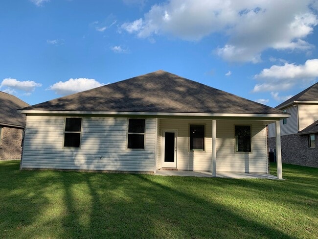 Building Photo - 7601 Trailview Dr