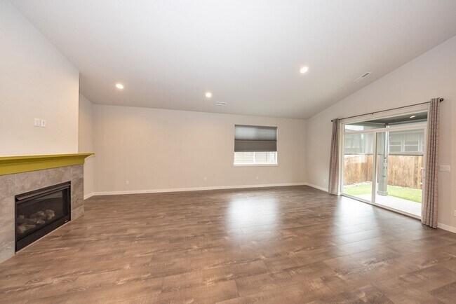 Building Photo - 3 Bedr Ranch Home in Ramble Creek Community