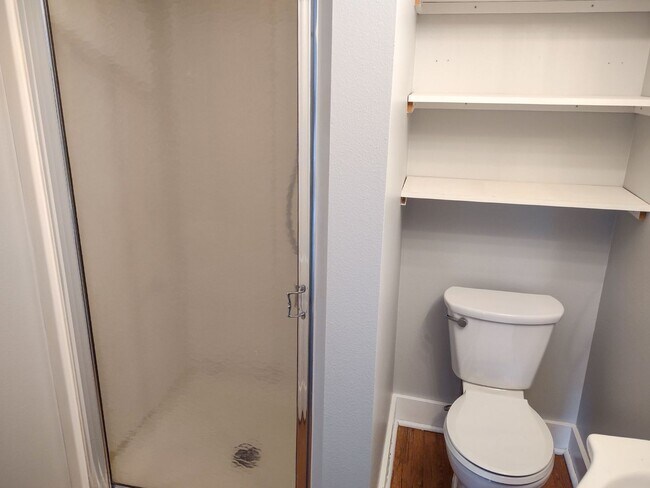 Building Photo - 506 SE 6th Ave