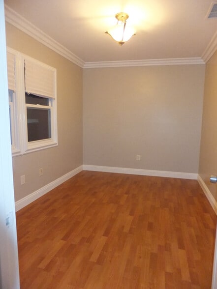 Building Photo - 3920 E 11th St