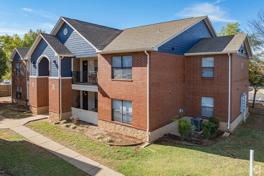 Well-maintained apartment community located in north Edmond. - Edmond at Twenty500