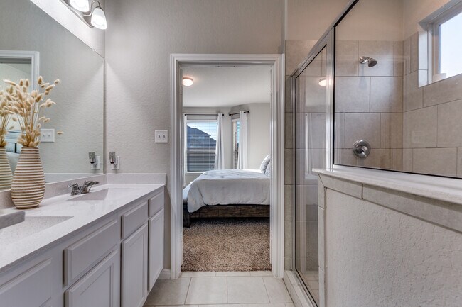 Building Photo - 4807 Marylebone Ave