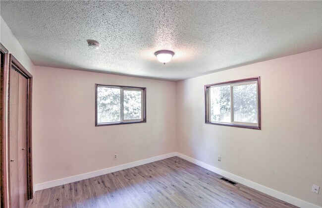 Building Photo - Desirable west side location! 2 bed/ 1.75 bath. Olympia school district