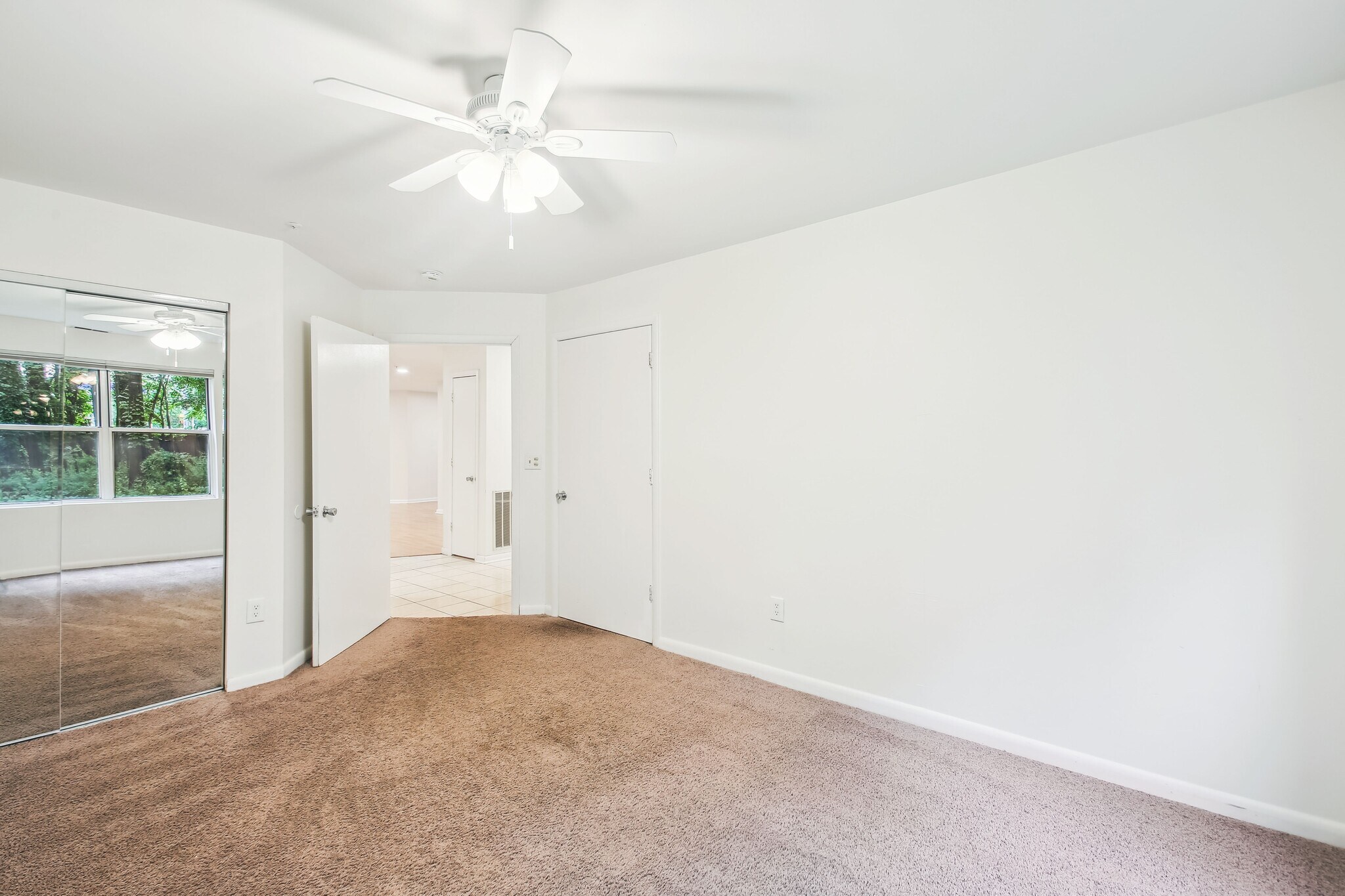 Second Bedroom with Door to Bathroom Open ad Door to Hallway - 30 Hearthstone Ct