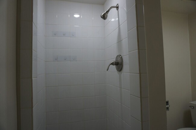 Building Photo - 1508-1512 Duplex