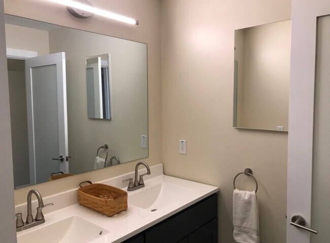 Building Photo - 2301 Mission St