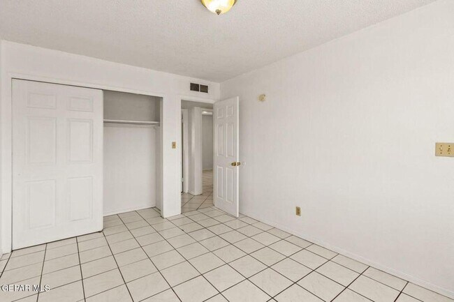 Building Photo - 11701 Henry Phipps Dr