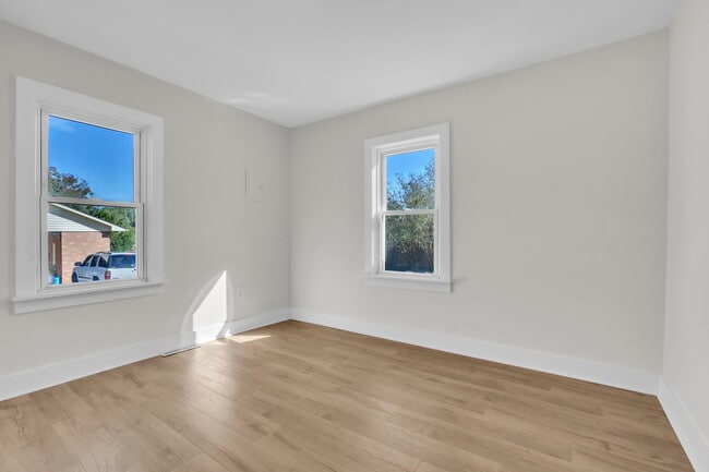 Building Photo - 2 Dunlap St