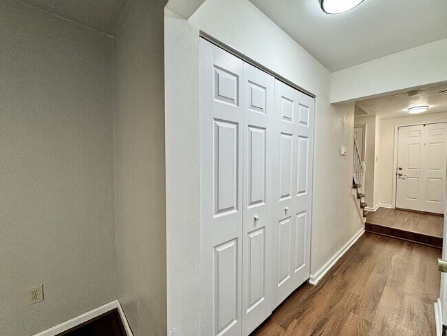 Building Photo - Glenleigh 1st-time Rental! Pet-Friendly, End-Unit Townhome, Cul-De-Sac with HUGE fenced backyard!