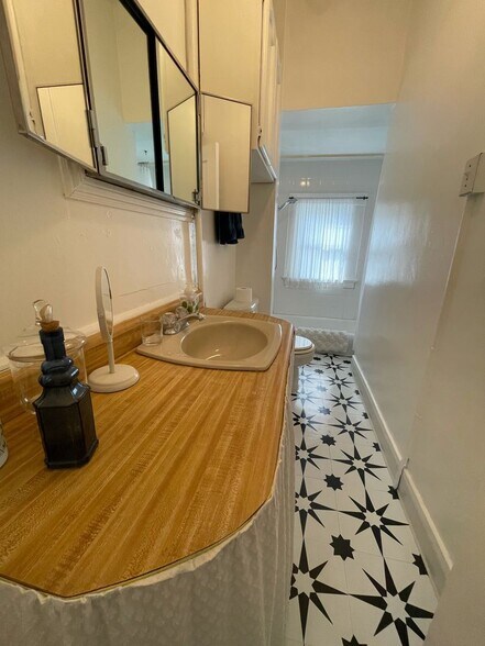 Building Photo - 99 S 14th St