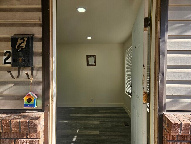 Building Photo - Roy Apartments