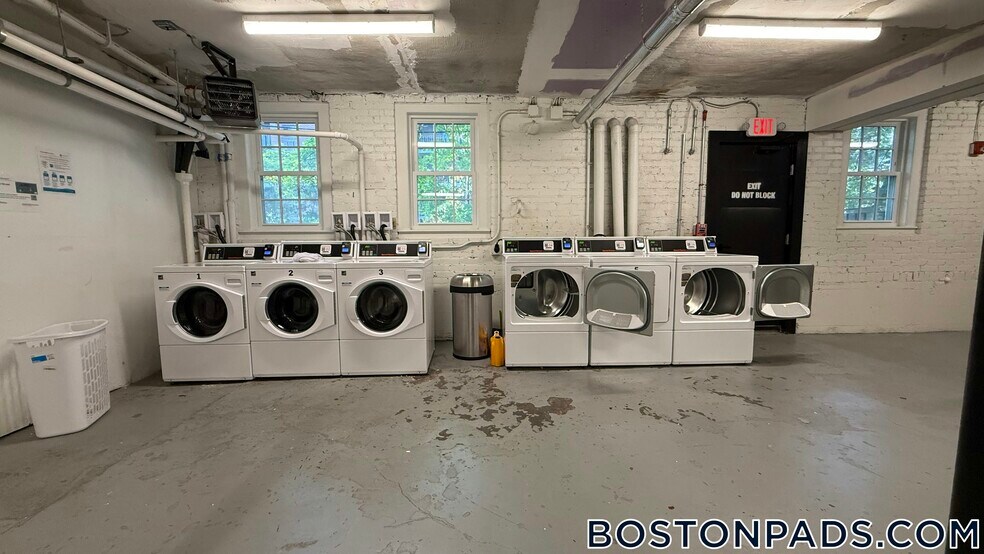 Building Photo - 9 Dana St