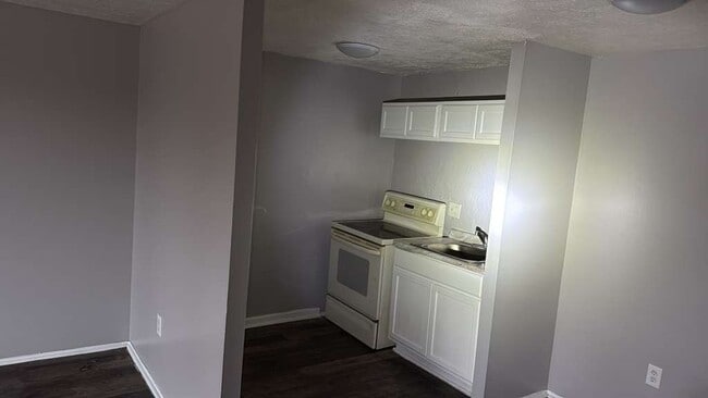 Building Photo - 13540 Superior Rd