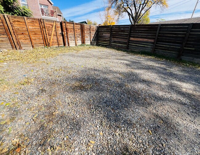 Building Photo - 3209 W Fairview Pl