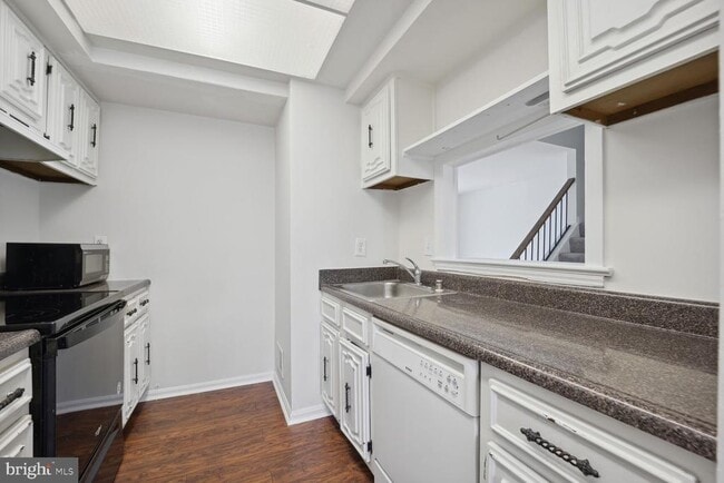 Building Photo - 5490 Safe Harbor Ct