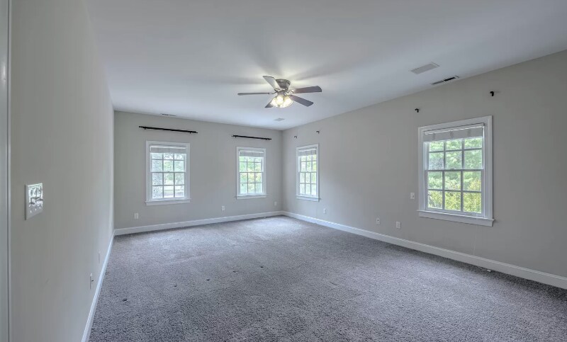 Building Photo - 301 Red Fox Run Dr