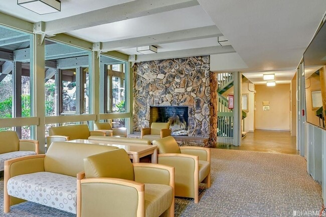 Building Photo - Townhouse Condo 2 BD / 1.5 BA