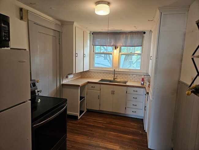 Building Photo - 465 Beecher St