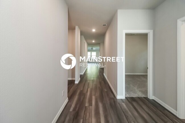 Building Photo - 4 Bedroom Pet-Friendly Home in Fort Worth, TX with Main Street Renewal