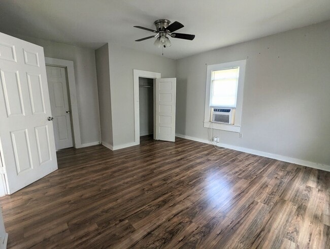 Building Photo - Available Now! Cute 2 Bedroom on Hazel!