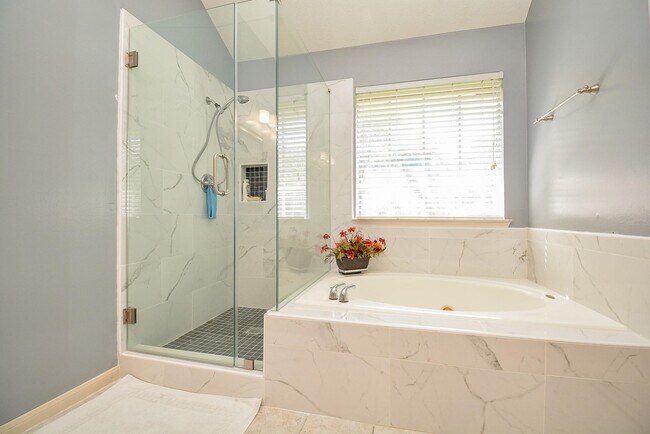 Building Photo - 14823 Redwood Bend Trail