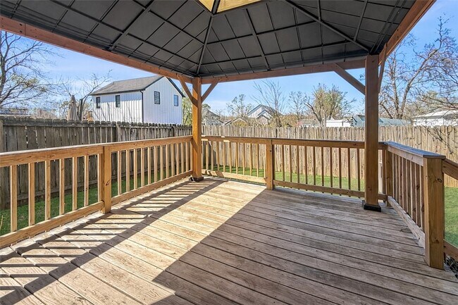 Building Photo - 110 SE G Ct